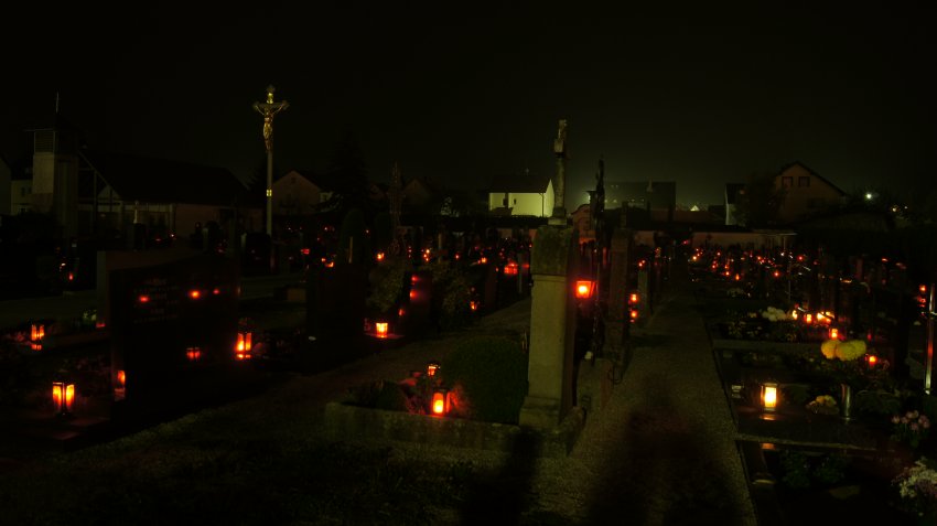 Bild Friedhof bei Nacht